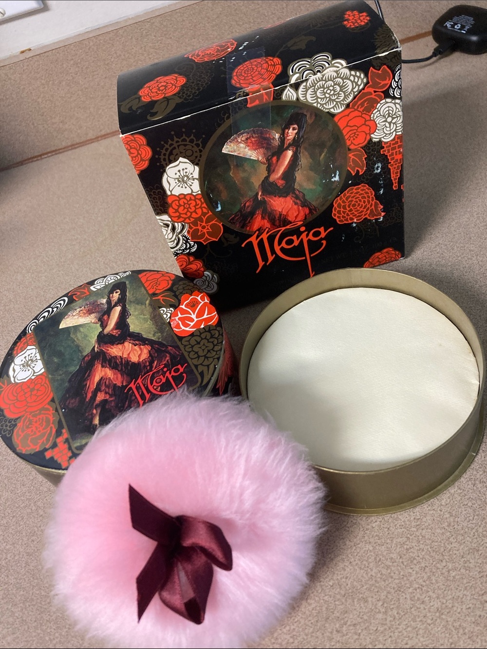 Myrurgia mana perfumes dusting powder 3.5 oz